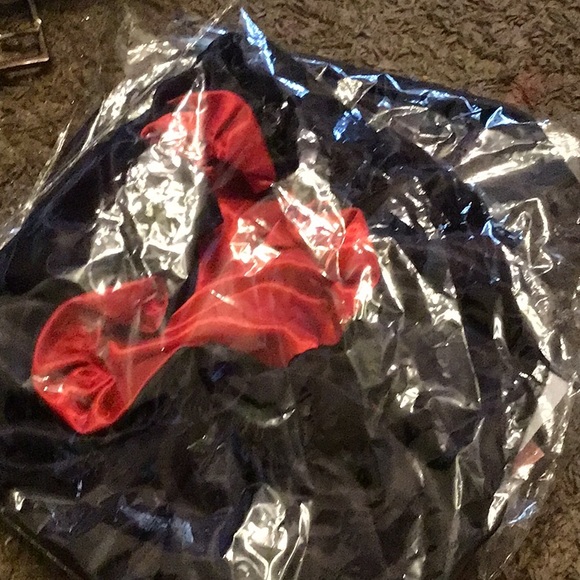 Bonnets - Picture 2 of 2